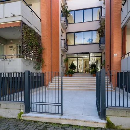 Guesthost - Trieste 153 Cozy Balcony Pesaro